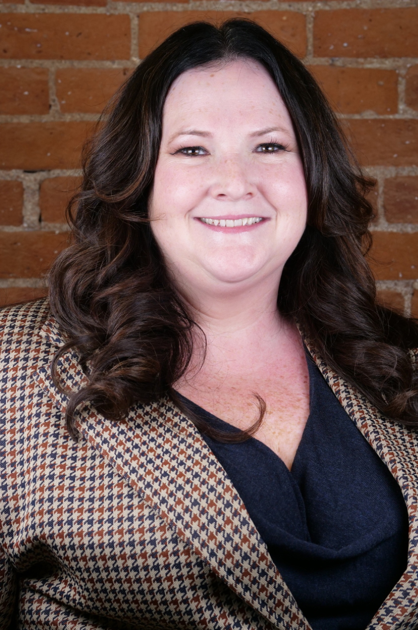 Leslie Casterline Headshot 1